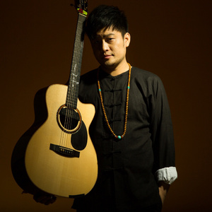 黄色视频男人舔女人下面
